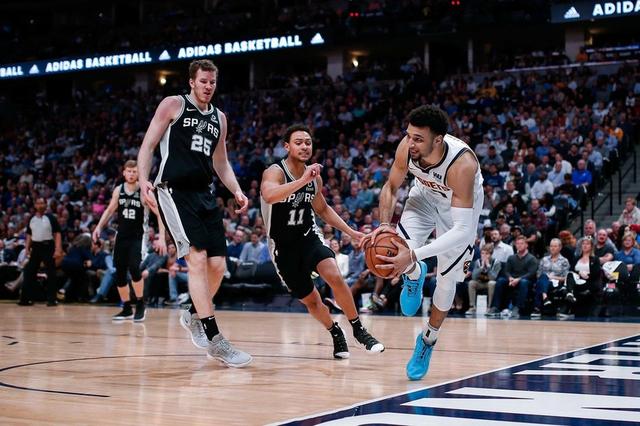  汉诺威96老帅运筹帷幄，换人调整扭转比赛颓势  