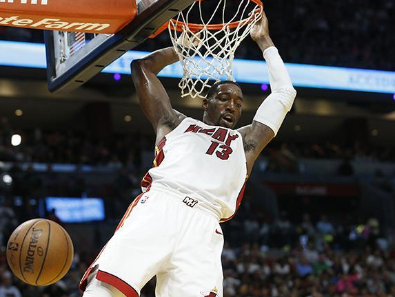  阿德巴约内线称霸热火轻取黄蜂